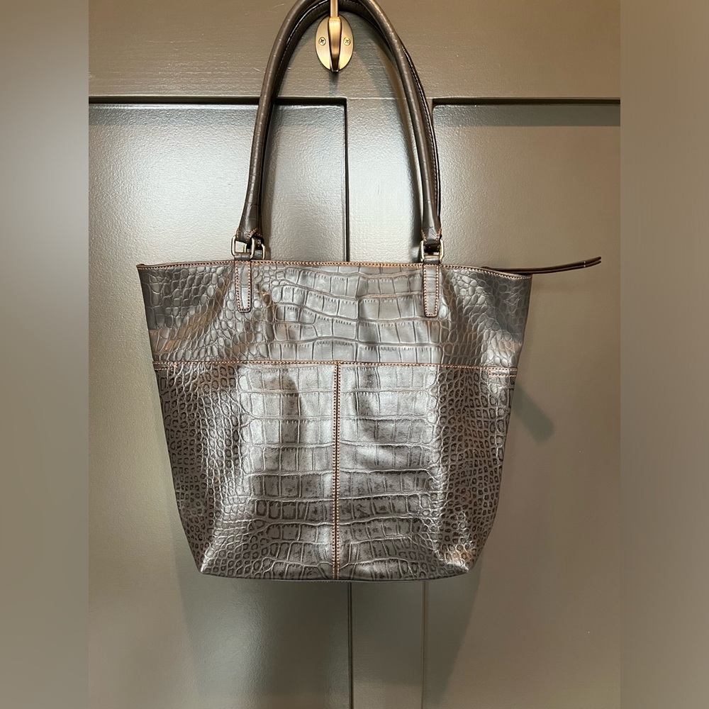 Genuine Leather hand Bag - Picture 4 of 11